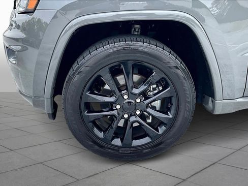 Used 2022 Jeep Grand Cherokee Laredo X AWD/4WD image 11