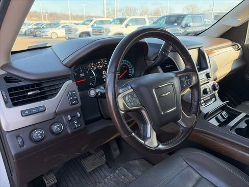 Used 2020 GMC Yukon Denali w/ Denali Premium Package image 11