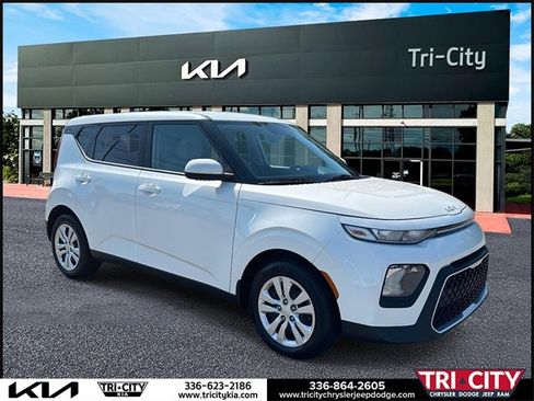 Certified 2022 Kia Soul LX image 1