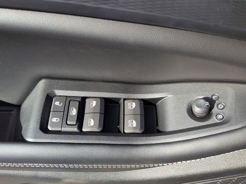 New 2025 Jeep Grand Cherokee Altitude AWD/4WD image 17