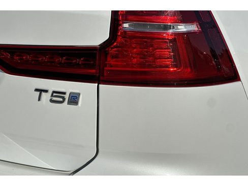 Used 2020 Volvo V60 T6 R-Design image 33