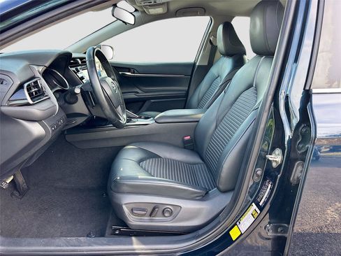 Used 2020 Toyota Camry SE FWD image 22