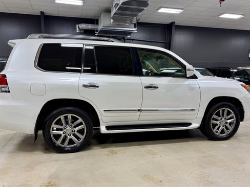 Used 2013 Lexus LX 570 4WD w/ Luxury Pkg w/Pre-crash image 7