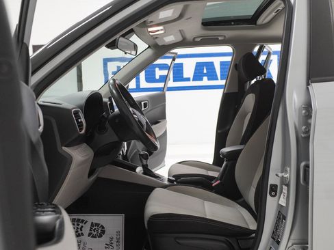 Used 2020 Hyundai Venue SEL w/ Convenience Package FWD image 15