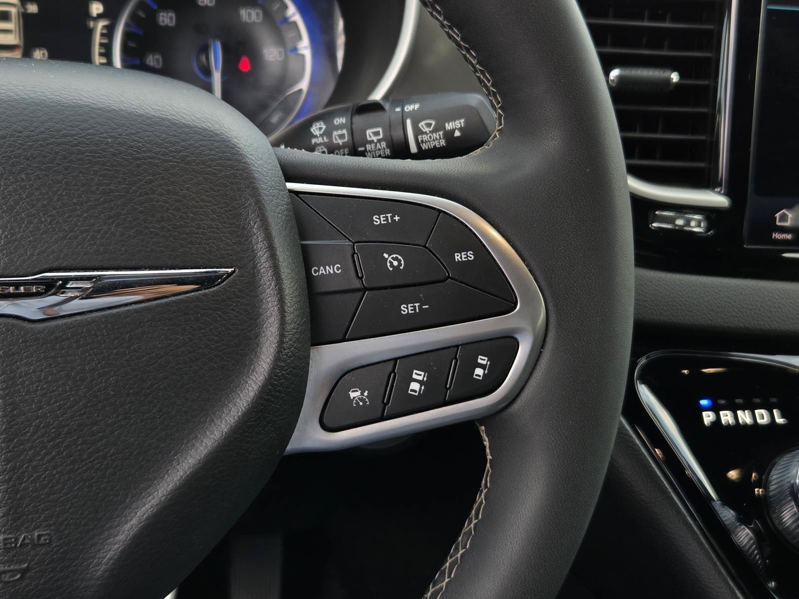 Used 2025 Chrysler Pacifica Select FWD image 22