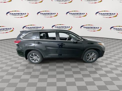 Used 2017 Toyota Highlander XLE image 9