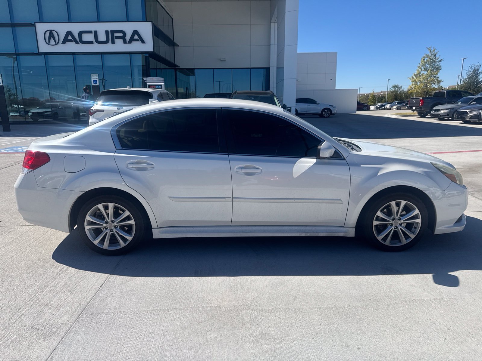 Used 2014 Subaru Legacy 2.5i Premium AWD/4WD image 10