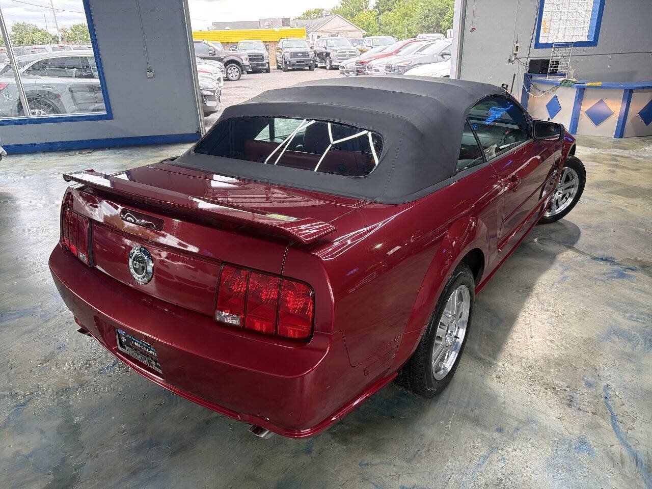 Used 2005 Ford Mustang GT Premium RWD image 2