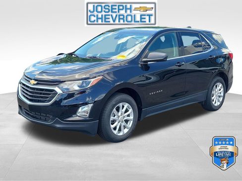 Used 2020 Chevrolet Equinox LT w/ Driver Convenience Package FWD image 2