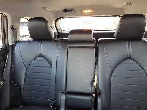 Used 2022 Toyota Highlander XLE image 19