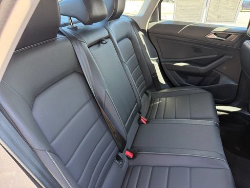 Used 2024 Volkswagen Jetta SE FWD image 21