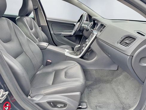 Used 2015 Volvo V60 T5 Platinum image 23