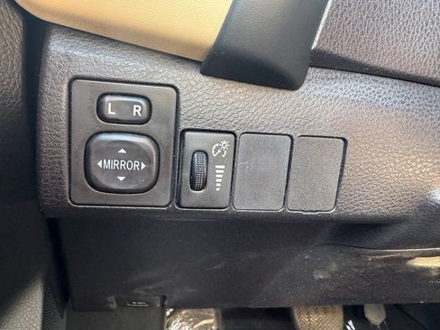 Used 2019 Toyota Corolla LE FWD image 28