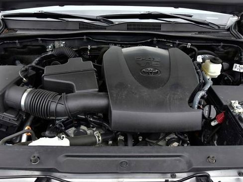 Certified 2021 Toyota Tacoma TRD Sport image 32