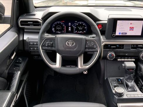 Used 2025 Toyota Tacoma TRD Sport image 6