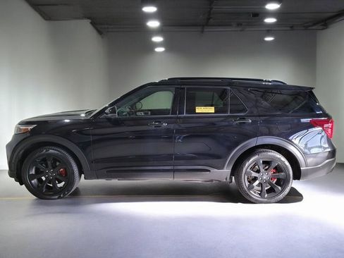 Used 2020 Ford Explorer ST w/ ST Street Pack image 22