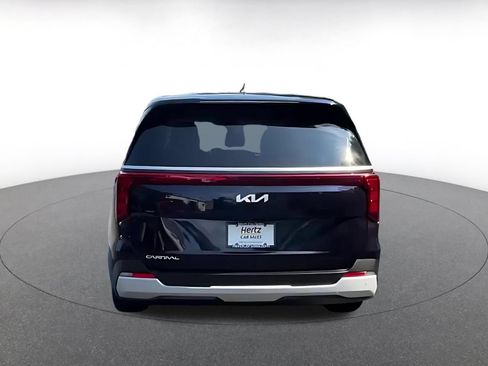 Used 2026 Kia Carnival FWD image 11
