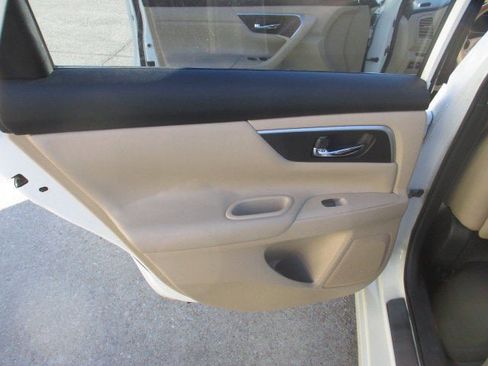 Used 2016 Nissan Altima 2.5 SL w/ 2.5 Technology Package image 9