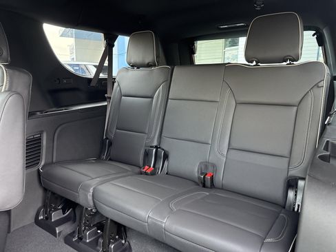 New 2026 Chevrolet Suburban Premier w/ Sun And Tow Package AWD/4WD image 18