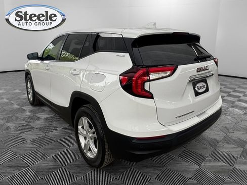 Used 2023 GMC Terrain SLE image 3