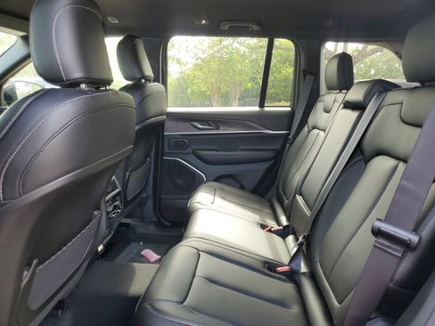 New 2026 Jeep Grand Cherokee Limited image 10