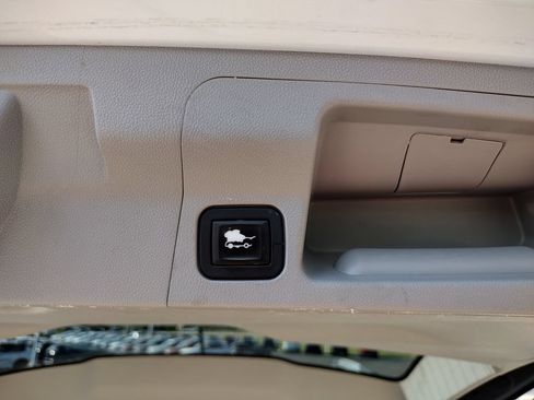 Used 2017 GMC Acadia SLE w/ Driver Alert Package I FWD image 17