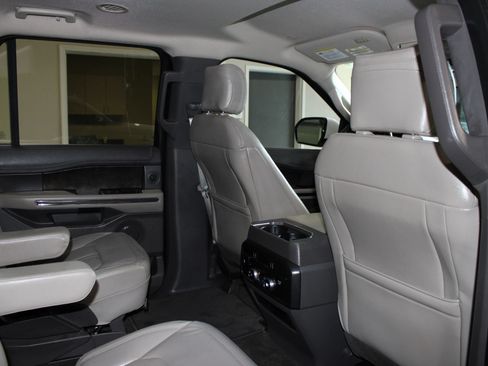 Used 2018 Ford Expedition Limited w/ Driver Assistance Package RWD image 41