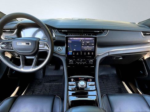 Used 2024 Jeep Grand Cherokee Overland w/ Luxury Tech Group IV image 17