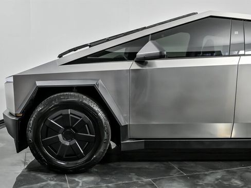 Used 2024 Tesla Cybertruck AWD Crew Cab image 6