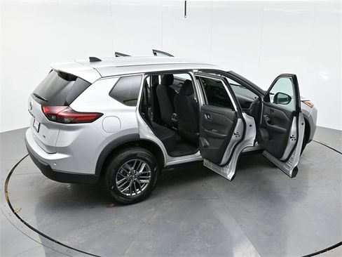 Used 2024 Nissan Rogue S image 44
