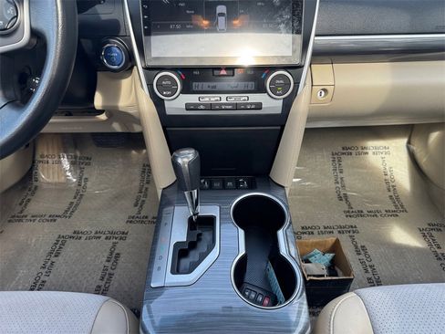 Used 2013 Toyota Camry XLE w/ Leather Pkg image 11