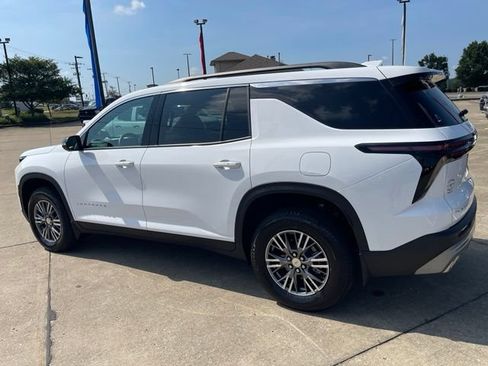 Used 2026 Chevrolet Traverse LT w/ LPO, Floor Liner Package FWD image 4