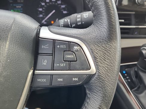 Used 2023 Toyota Sienna XLE AWD/4WD image 23