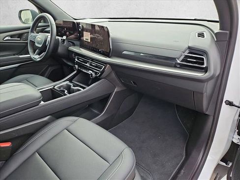 Used 2026 Chevrolet Traverse LT FWD image 23