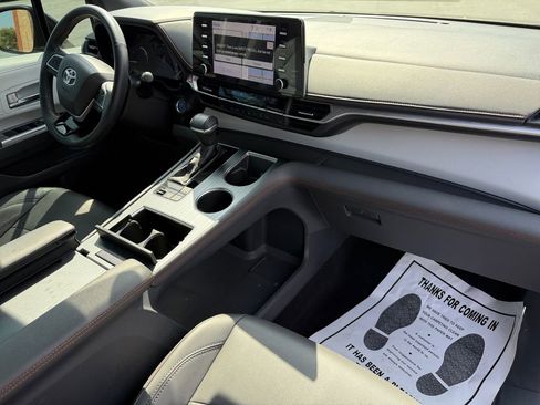 Certified 2022 Toyota Sienna XSE image 22