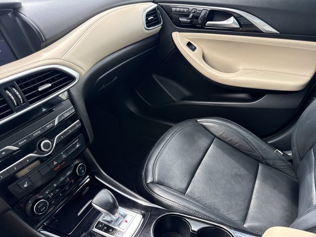 Used 2019 INFINITI QX30 FWD image 18