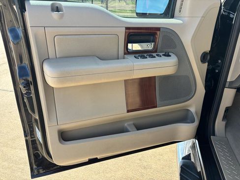 Used 2005 Ford F150 XLT image 12