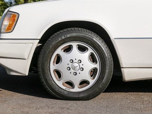 Used 1995 Mercedes-Benz E 320 Convertible image 40