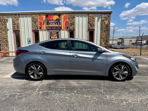 Used 2015 Hyundai Elantra Limited FWD image 2