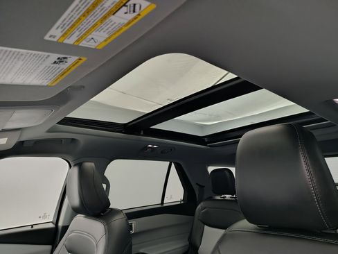 Used 2022 Ford Explorer XLT w/ Equipment Group 202A image 24