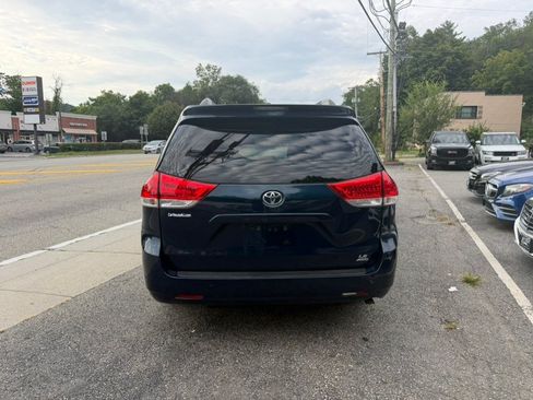 Used 2012 Toyota Sienna LE w/ Towing Pkg AWD/4WD image 7