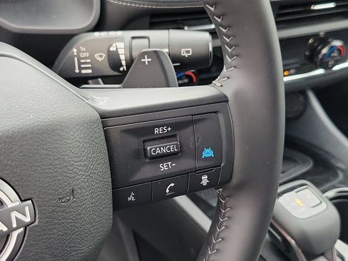 Used 2025 Nissan Rogue SV FWD image 22
