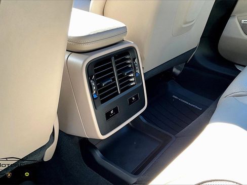 Used 2021 Porsche Taycan 4S image 30