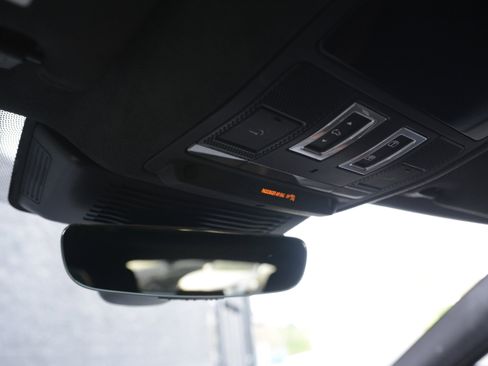 Used 2021 Jaguar F-PACE SVR image 21