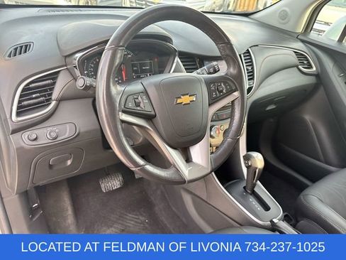 Used 2022 Chevrolet Trax LT w/ LT Convenience Package image 10