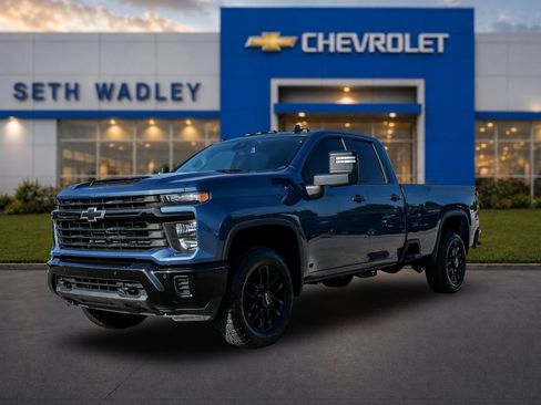 Used 2025 Chevrolet Silverado 2500 Custom w/ Custom Value Package AWD/4WD image 3