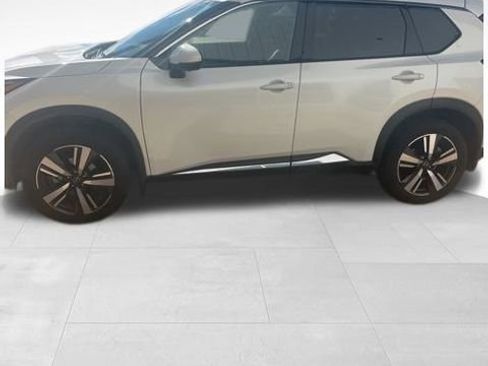 Used 2023 Nissan Rogue SL w/ SL Premium Package image 4