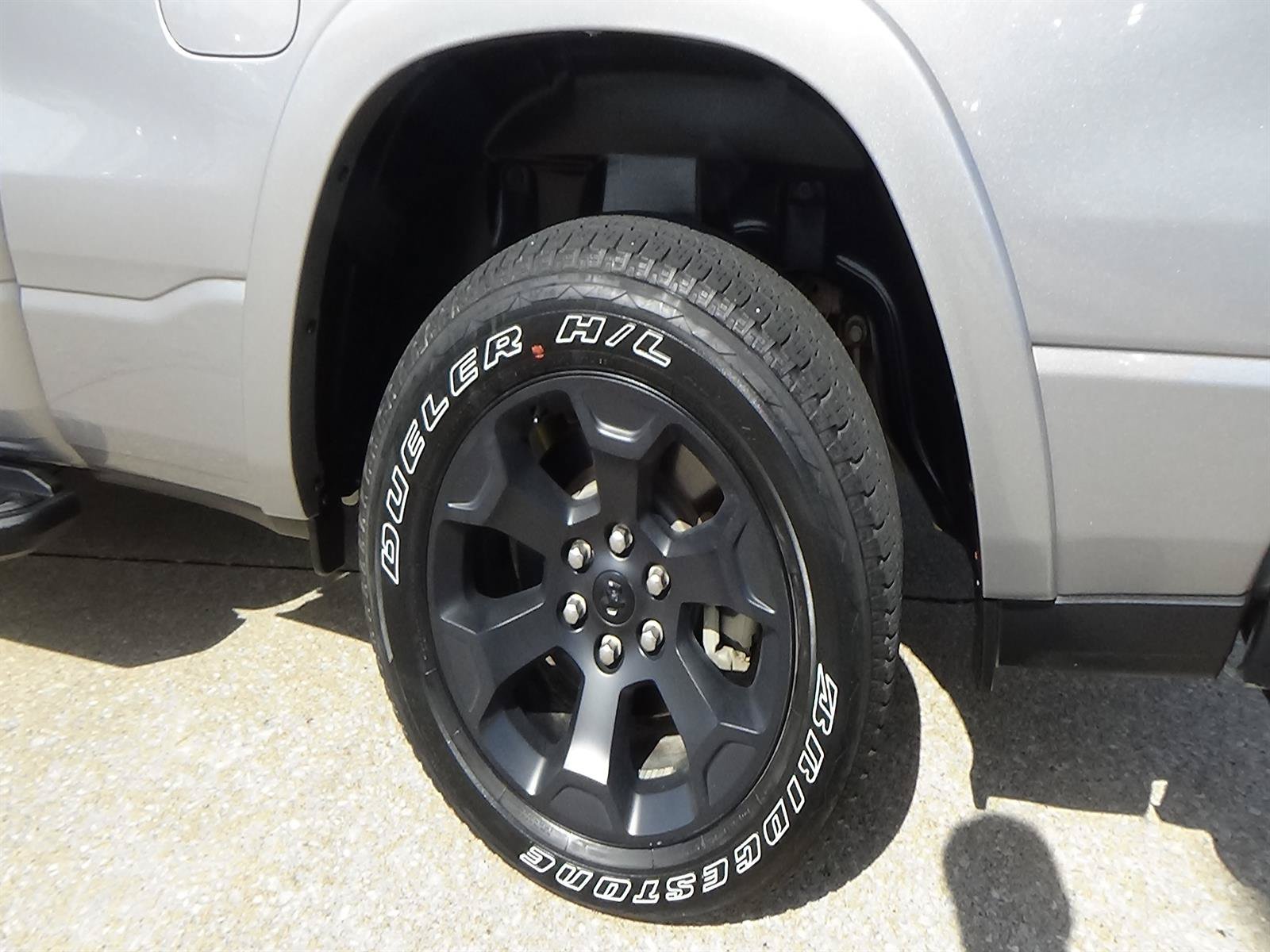 Used 2025 RAM 1500 Big Horn AWD/4WD image 9