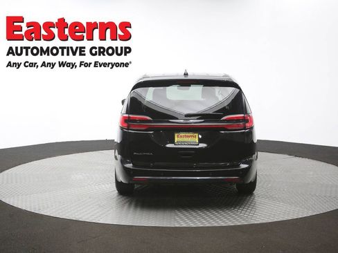 Used 2023 Chrysler Pacifica Touring-L FWD image 39
