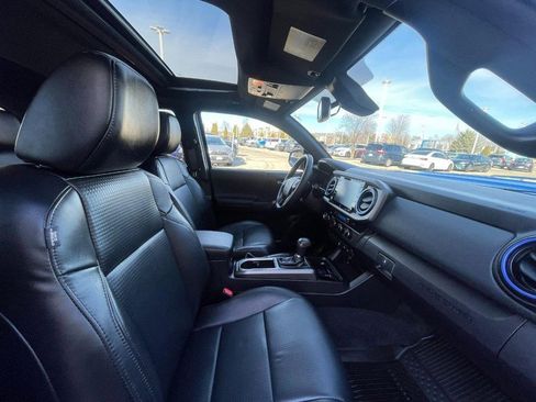 Used 2021 Toyota Tacoma TRD Sport w/ TRD Premium Sport Package image 8